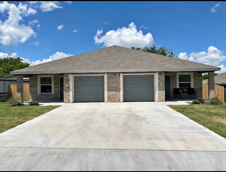 Building Photo - 205 Elbert Ln