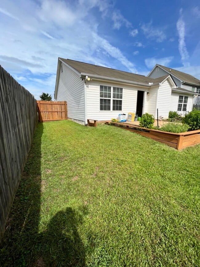 Building Photo - 110 Faybrook Dr