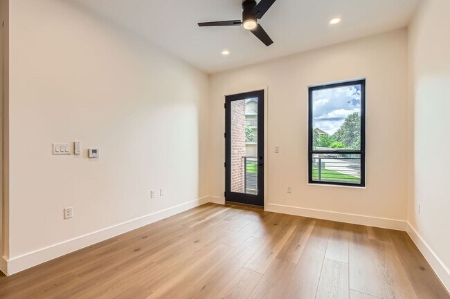 Building Photo - 10899 S Hausman, Unit 201