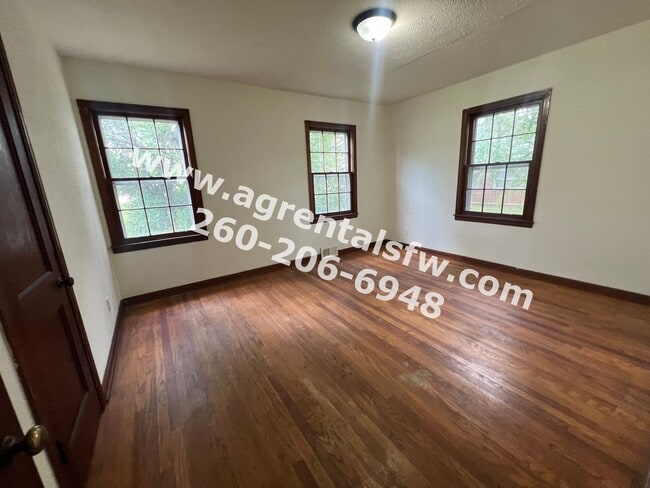 Building Photo - 2 Bedroom House