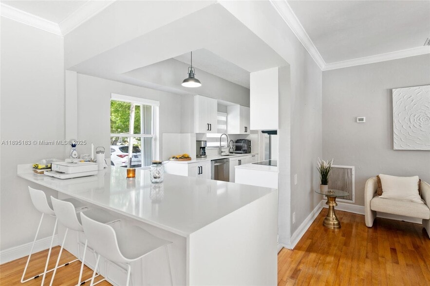 Building Photo - 10626 NE 10th Ct