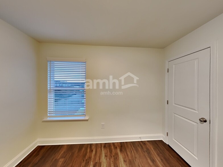 Building Photo - 572 Smt Vw Ln