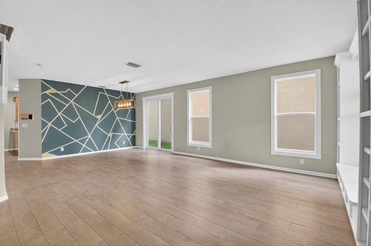 Building Photo - 18196 Clear Brook Cir