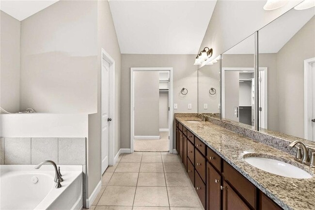 Building Photo - 4930 Alexandria Ave