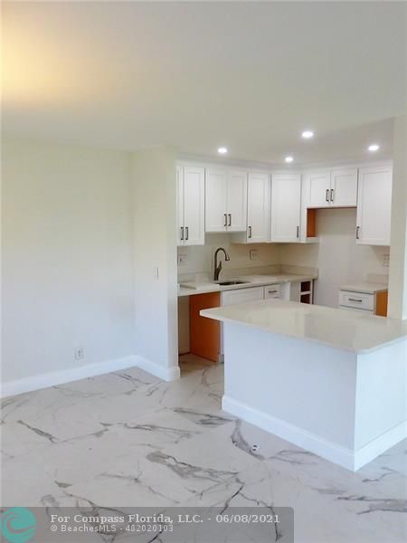 Building Photo - 954 Normandy Trail