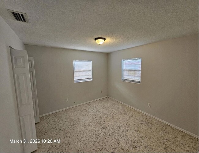 Building Photo - Beautiful and cozy 2/1 apartment available now!