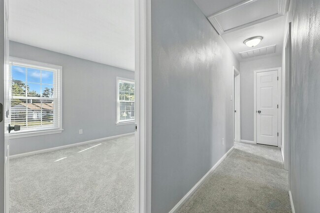 Building Photo - 412 Desertmartin Way