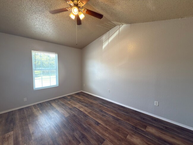 Building Photo - 2 story with fenced yard