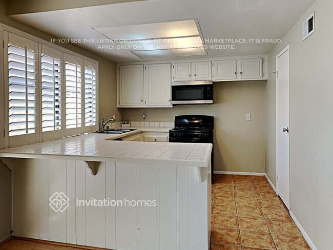 Building Photo - 9645 Karmont Ave