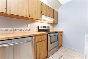 Building Photo - 1018 Twin Lakes Dr