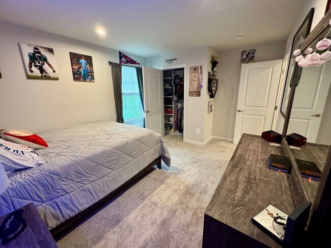 Building Photo - 203 Braeburn Dr