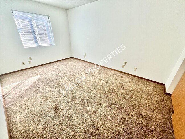 Building Photo - 904 Riverfront Rd