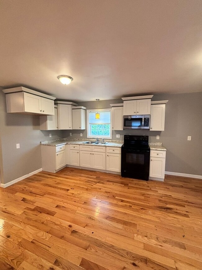 Building Photo - Beautiful Duplex in the Heart of Indian Or...