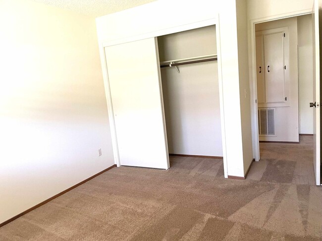 Building Photo - Golf course 3/2 home in Lake Wildwood, Pen...