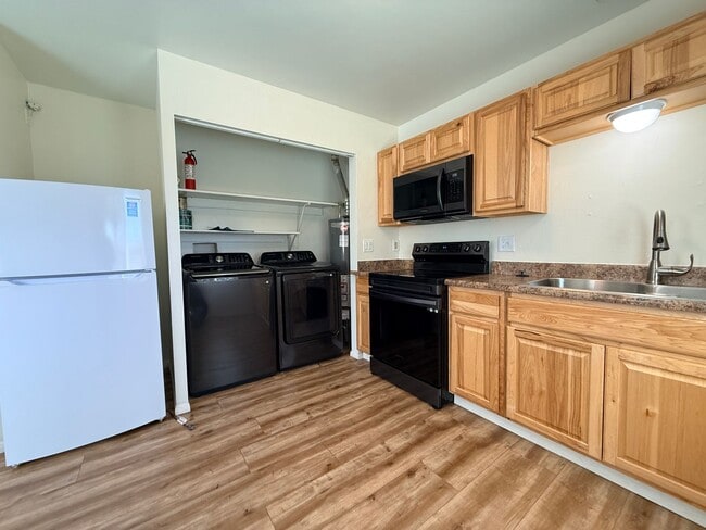 Building Photo - PM16-00412K: 4th