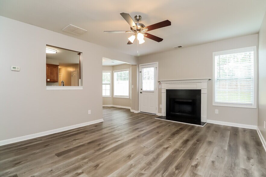Building Photo - 1021 Bluecoat Cir