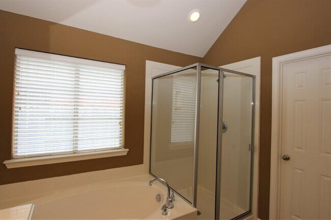 Building Photo - 8902 Peach Oak Crossing