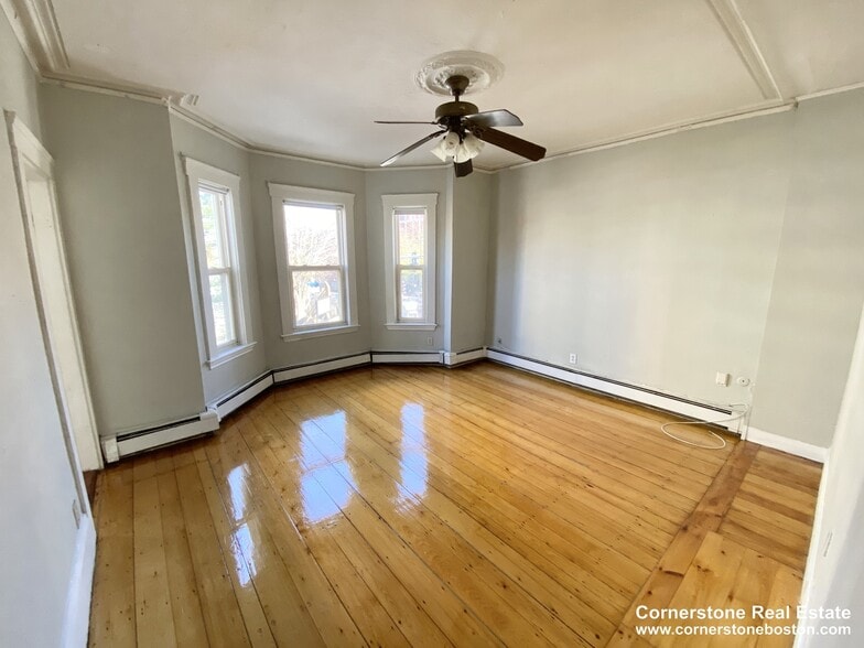 Building Photo - 1562 Tremont St