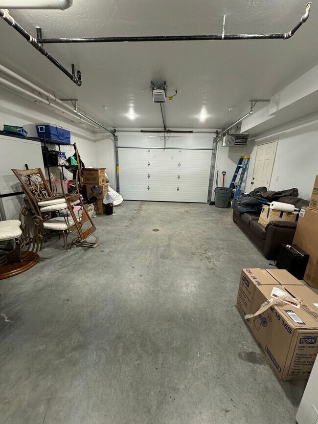 Building Photo - 2101 Bowpicker Ln