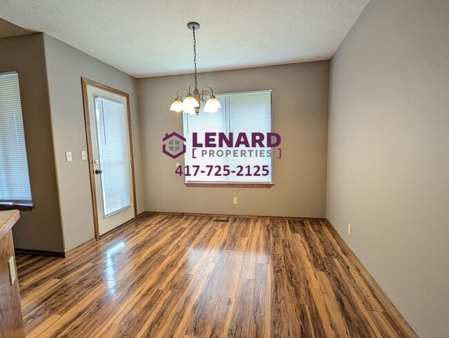 Building Photo - Spacious 3 Bedroom Home!