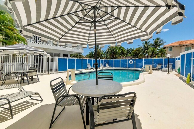 Building Photo - 11685 Canal Dr