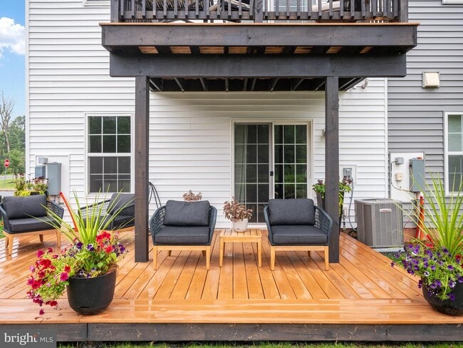 Building Photo - 131 Edgewater Ct