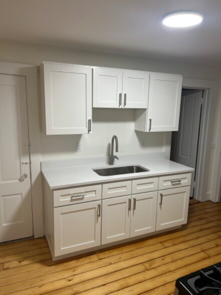 Building Photo - 13 Winter St