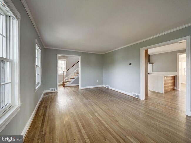 Building Photo - 5208 Glenwood Rd