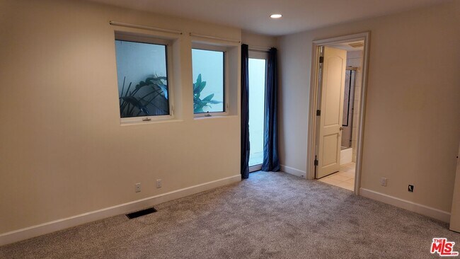 Building Photo - 8120 Billowvista Dr