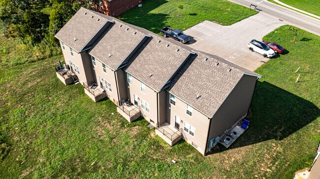 Building Photo - 195 Creekwood Ave