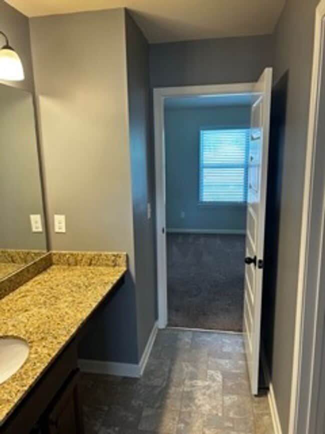 Building Photo - Spacious 5BR/4BA Home in Desirable Lexington Neighborhood – Bright Layout, Great Storage & Prime ...