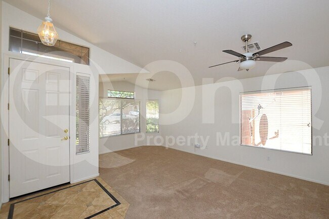 Building Photo - 10253 E Penstamin Dr