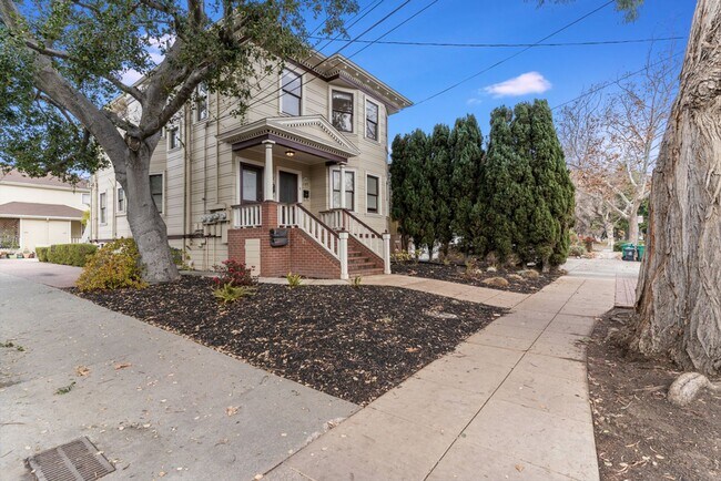 Building Photo - PARK AVE 1143-1149