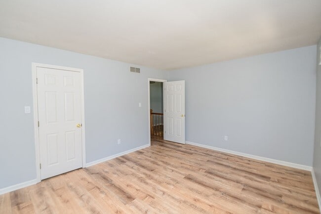 Building Photo - 5 bedroom / 2.5 bathroom Home for Rent in ...