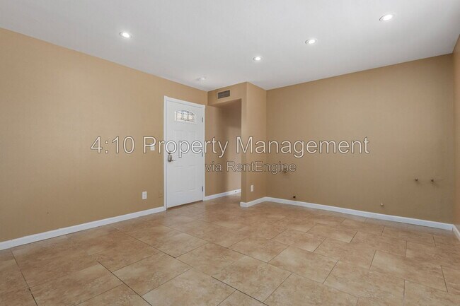 Building Photo - 26002 S La Cite Dr