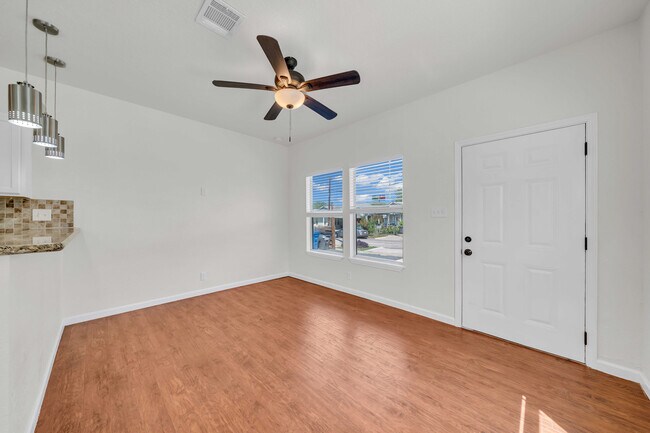 Building Photo - 312 Arlington Ct