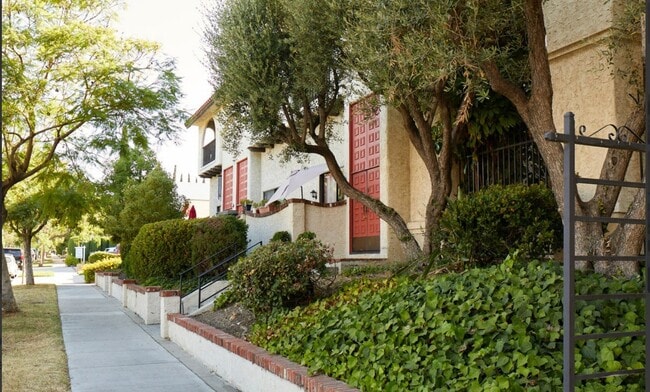 Primary Photo - Amazing Spacious 2 Bedroom Condo in the He...