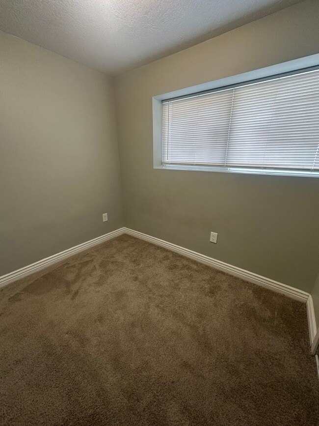 Building Photo - 1416 Harris Ave