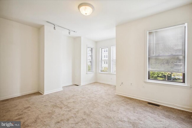 Building Photo - 2025 11th St NW
