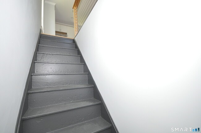 Building Photo - 17 Hough St