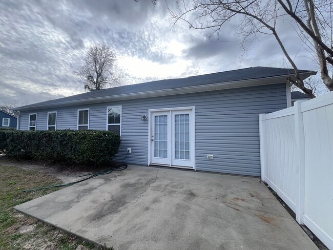 Building Photo - Maple Avenue near UNCW - 4 BED | 4 BATH Home!