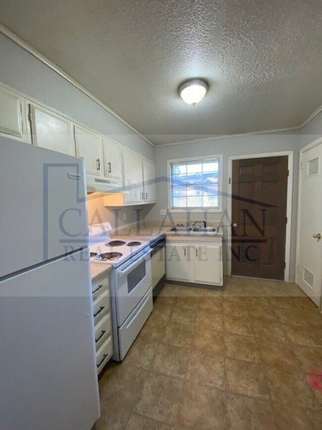 Building Photo - 8211 Woodview Dr N