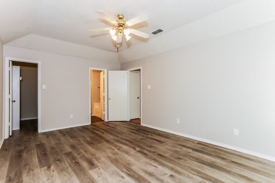 Building Photo - 617 Sawyer Dr