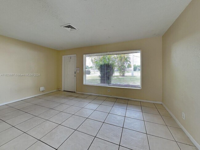 Building Photo - 5491 SW 6th St