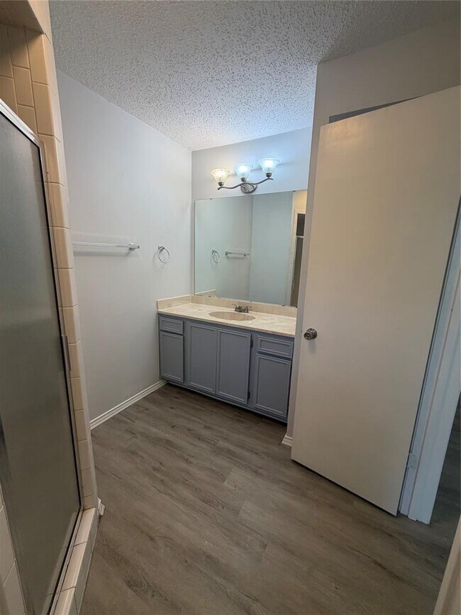 Building Photo - 11101 Oak Branch Dr