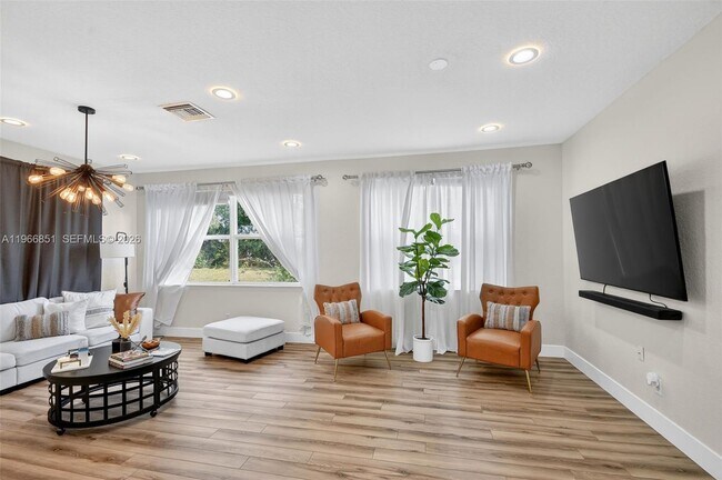 Building Photo - 9041 Silver Glen Way