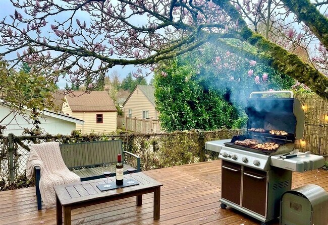 Building Photo - Stunning 3bed/3.5bath Brick Home in Ballard!