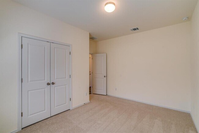 Building Photo - 3500 Pauling Loop