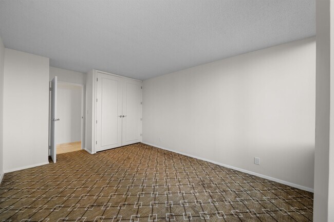 Building Photo - 300 Winston Dr