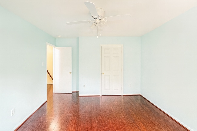 Building Photo - CONVENIENT TO FORT BELVOIR - LORTON TOWNHOUSE